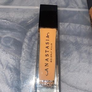 Anastasia Beverly Hills luminous foundation 🆕